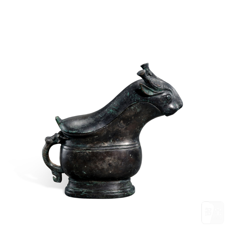 An archaic bronze ritual wine vessel and cover, gong, Western Zhou dynasty or later | 西周或更晚 青銅犧觥 - 图2